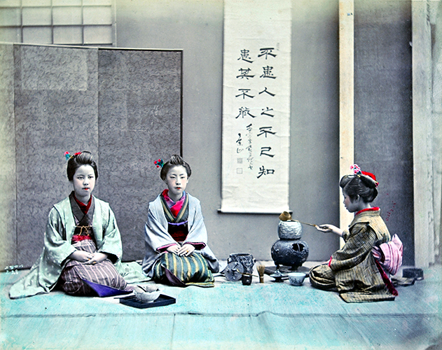 二代目鈴木真一「茶道」1880年代、鶏卵紙、手彩色 © MNAAG.